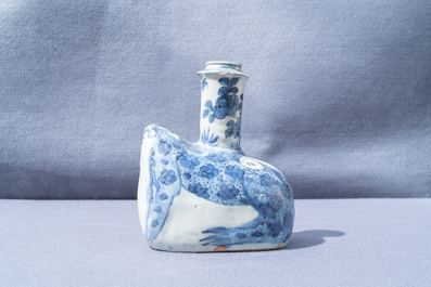 A Chinese blue and white kraak porcelain frog-shaped kendi, Wanli