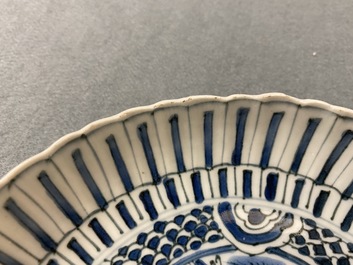 Deux plats en porcelaine de Chine en bleu et blanc de type kraak, Wanli