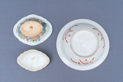 Une terrine couverte, une assiette et un bol en porcelaine de Chine famille rose, 19&egrave;me