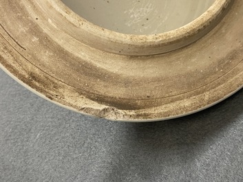 Twee paar Chinese blauw-witte dekselvazen, 19/20e eeuw