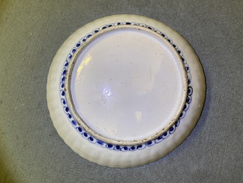 Deux plats en porcelaine de Chine en bleu et blanc de type kraak, Wanli