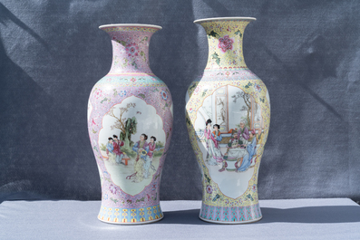 Twee Chinese famille rose vazen, Qianlong merk, Republiek