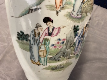 Two Chinese famille rose vases, 19/20th C.