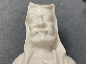Trois figures en porcelaine blanc de Chine de Dehua, 18/19&egrave;me