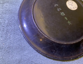 Une paire de coupes en laque burgaut&eacute;, Chine, Kangxi