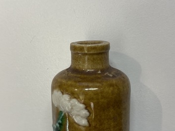 Twelve Chinese monochrome and sancai-glazed snuff bottles, 19/20th C.