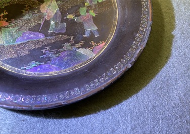 Une paire de coupes en laque burgaut&eacute;, Chine, Kangxi