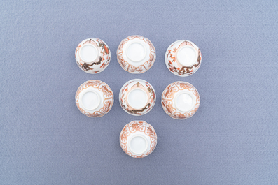 Quatorze tasses et neuf soucoupes en porcelaine de Chine en rouge de fer et dor&eacute;, Kangxi/Qianlong