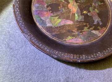 Une paire de coupes en laque burgaut&eacute;, Chine, Kangxi