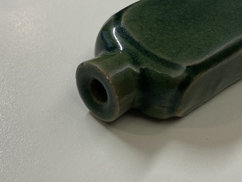 Twelve Chinese monochrome and sancai-glazed snuff bottles, 19/20th C.