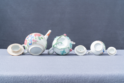 Deux th&eacute;i&egrave;res et une verseuse couverte en porcelaine de Chine famille, Yongzheng/Qianlong