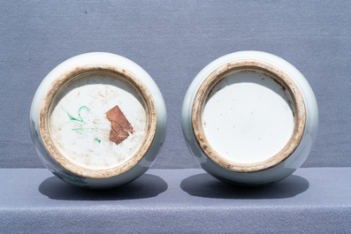 Two Chinese famille rose vases, 19/20th C.
