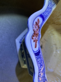 A pair of Chinese blue, white and underglaze red jardini&egrave;res, 18/19th C.