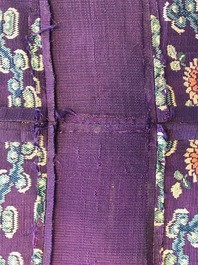 Une robe 'jifu' en soie brod&eacute;e &agrave; d&eacute;cor de dragons &agrave; cinq griffes sur fond violet, Chine, 19&egrave;me