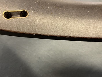 Une selle 'kura' et sa paire d'&eacute;triers 'abumi' en laque dor&eacute;e, Japon, Muromachi, 16&egrave;me