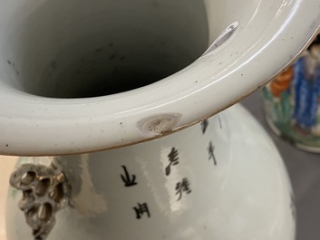 Deux paires de vases en porcelaine de Chine famille rose, 19/20&egrave;me