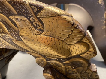 Une selle 'kura' et sa paire d'&eacute;triers 'abumi' en laque dor&eacute;e, Japon, Muromachi, 16&egrave;me