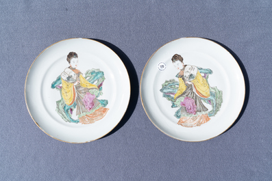 A pair of Chinese famille rose dishes with ladies holding a fan, 19th C.