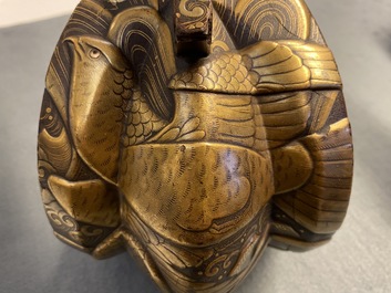 Une selle 'kura' et sa paire d'&eacute;triers 'abumi' en laque dor&eacute;e, Japon, Muromachi, 16&egrave;me