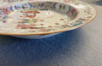 Vier Chinese verte-Imari en famille rose borden en een schotel, Yongzheng/Qianlong