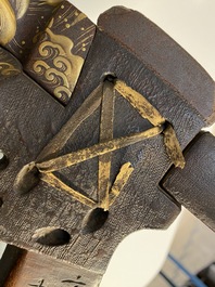 Une selle 'kura' et sa paire d'&eacute;triers 'abumi' en laque dor&eacute;e, Japon, Muromachi, 16&egrave;me