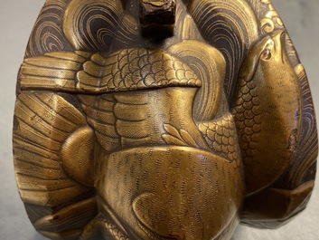 Une selle 'kura' et sa paire d'&eacute;triers 'abumi' en laque dor&eacute;e, Japon, Muromachi, 16&egrave;me