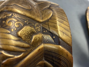 Une selle 'kura' et sa paire d'&eacute;triers 'abumi' en laque dor&eacute;e, Japon, Muromachi, 16&egrave;me