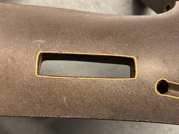 Une selle 'kura' et sa paire d'&eacute;triers 'abumi' en laque dor&eacute;e, Japon, Muromachi, 16&egrave;me
