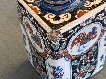 Une bo&icirc;te &agrave; th&eacute; en fa&iuml;ence noire de Delft, d&eacute;but du 18&egrave;me