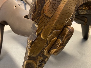 Une selle 'kura' et sa paire d'&eacute;triers 'abumi' en laque dor&eacute;e, Japon, Muromachi, 16&egrave;me