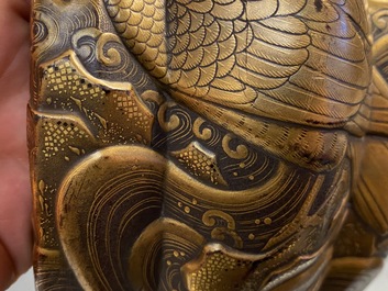 Une selle 'kura' et sa paire d'&eacute;triers 'abumi' en laque dor&eacute;e, Japon, Muromachi, 16&egrave;me