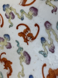Un plat en porcelaine de Chine famille rose &agrave; d&eacute;cor de '100 chauve-souris', marque et &eacute;poque de Guangxu