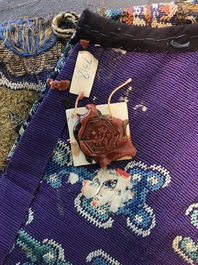 Une robe 'jifu' en soie brod&eacute;e &agrave; d&eacute;cor de dragons &agrave; cinq griffes sur fond violet, Chine, 19&egrave;me