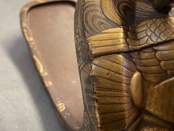 Une selle 'kura' et sa paire d'&eacute;triers 'abumi' en laque dor&eacute;e, Japon, Muromachi, 16&egrave;me