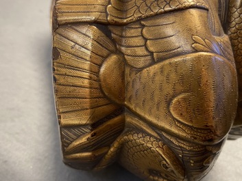 Une selle 'kura' et sa paire d'&eacute;triers 'abumi' en laque dor&eacute;e, Japon, Muromachi, 16&egrave;me