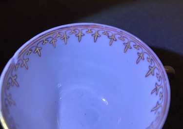Six tasses et soucoupes en porcelaine de Chine famille rose &agrave; d&eacute;cor mandarin, Qianlong