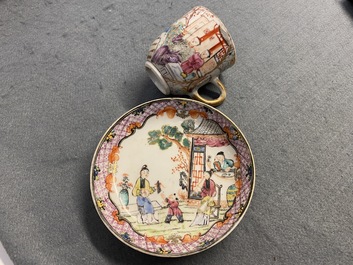 Six tasses et soucoupes en porcelaine de Chine famille rose &agrave; d&eacute;cor mandarin, Qianlong