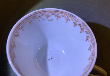 Six tasses et soucoupes en porcelaine de Chine famille rose &agrave; d&eacute;cor mandarin, Qianlong