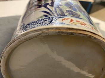 Un vase de forme rouleau en porcelaine de Chine famille verte, Kangxi