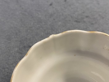 Six tasses et soucoupes en porcelaine de Chine famille rose &agrave; d&eacute;cor mandarin, Qianlong