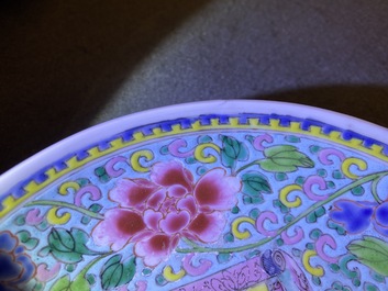 Une coupe en porcelaine de Chine famille rose, marque et &eacute;poque de Yongzheng