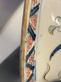 Un vase de forme rouleau en porcelaine de Chine famille verte, Kangxi