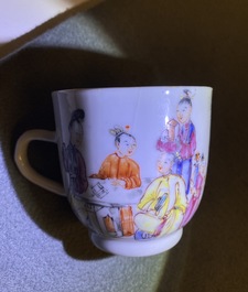 Six tasses et soucoupes en porcelaine de Chine famille rose &agrave; d&eacute;cor mandarin, Qianlong