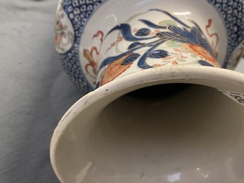 Un vase de forme rouleau en porcelaine de Chine famille verte, Kangxi