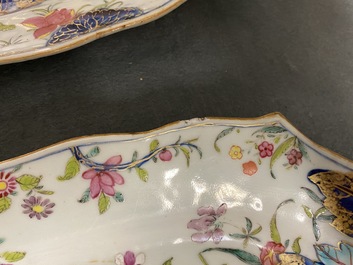 Une paire de plats en porcelaine de Chine famille rose &agrave; d&eacute;cor 'Feuille de tabac', Qianlong