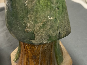Twee Chinese polychrome aardewerken grafbeelden, Ming