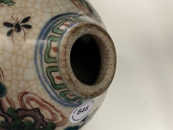 Een Chinese wucai 'Drie vrienden van de winter' meiping vaas, Wanli