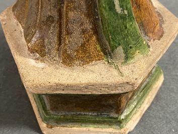 Twee Chinese polychrome aardewerken grafbeelden, Ming