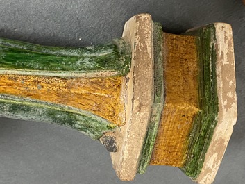 Twee Chinese polychrome aardewerken grafbeelden, Ming