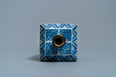 A square Japanese blue and white Arita flask, Edo, 17/18th C.